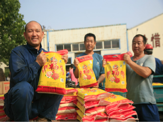 華紡:中秋節(jié)慰問員工