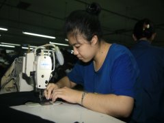 女工劉榮艷:一針一線總關情