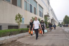 國慶中秋 員工“有福”