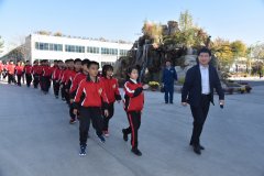 濱州實(shí)驗(yàn)學(xué)校開展主題活動(dòng) 走進(jìn)華紡感受創(chuàng)造